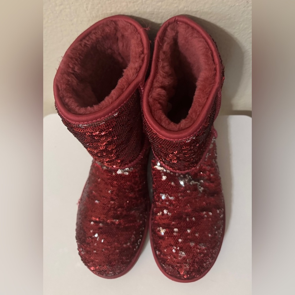 UGG Cranberry Sequin Boots Classic Short Size 8